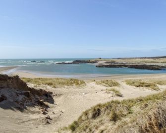 Mountain View Lodge 2 - Holyhead - Beach