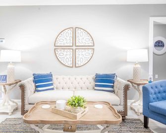 Your adventure at the Lake. 9 Mi from the Ark Encounter, breathtaking view. - Dry Ridge - Вітальня