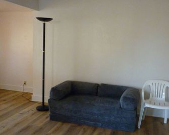 Peaceful 2-bedroom house with AC in charming Alhambra - Alhambra - Soggiorno