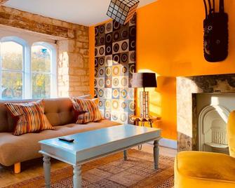 Old Fleece Apartments - Stroud - Living room