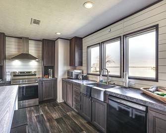 Sunset Cove Lakefront Rental with Private Dock! - Onalaska - Kitchen