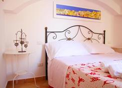 Il Borghetto Apartments & Rooms - Procida - Bedroom