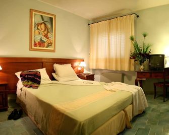 Hotel Marini - Sassari - Schlafzimmer