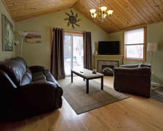 Mackenzie Motel & Cottages - Shelburne - Living room