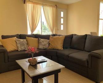 Entire apartment near airport - San Agustin de las Juntas - Living room