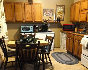 Button's Apartment-Cozy vintage-style 2-bedroom place in historic Batesville - Batesville
