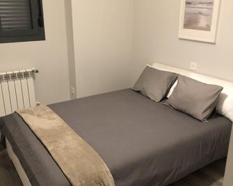 Comfortable 2-bedroom apartment in El Cañaveral near Wanda Airport - Madrid - Camera da letto