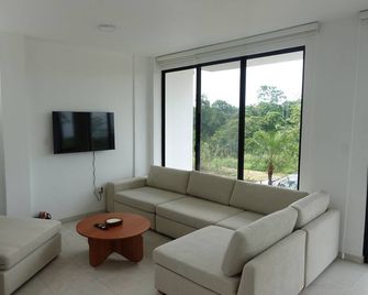 Perfect Weekend Retreat! Pool, Private Bbq & Nature - 2 Hours from Quito - Pedro Vicente Maldonado - Sala de estar