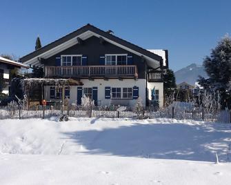 graublau - Grassau - Gebäude