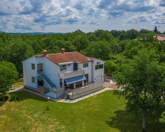 Studio Kadum On The First Floor, For Two Guests, Near Porec - Poreč - Gebäude