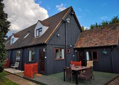 Swedish Cottages - Streatley - Building