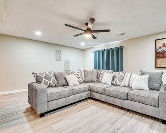 Welcoming Townhome: 1/2 Mi to Downtown Smyrna - Smyrna - Wohnzimmer