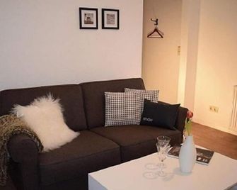 City apartment Geisa - modern and central - Tann - Sala de estar