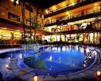 Sukajadi Hotel and Gallery - Bandung - Pool