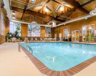 Precious Hotel - Carthage - Pool