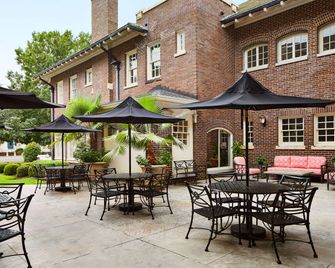 جرادويت باي هيلتون كولوي بيوإاوس ي - كولومبيا (ساوث كارولينا) - شرفة مرصوفة