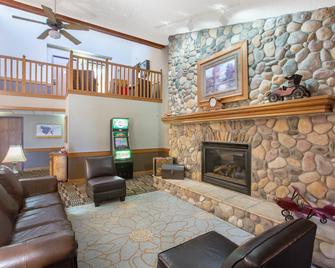 AmericInn by Wyndham Lincoln North - Lincoln - Lobby