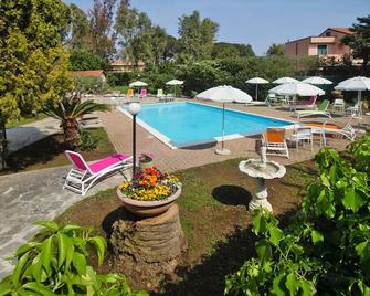 Loano Apartment Pool & Garden - Loano - Pool