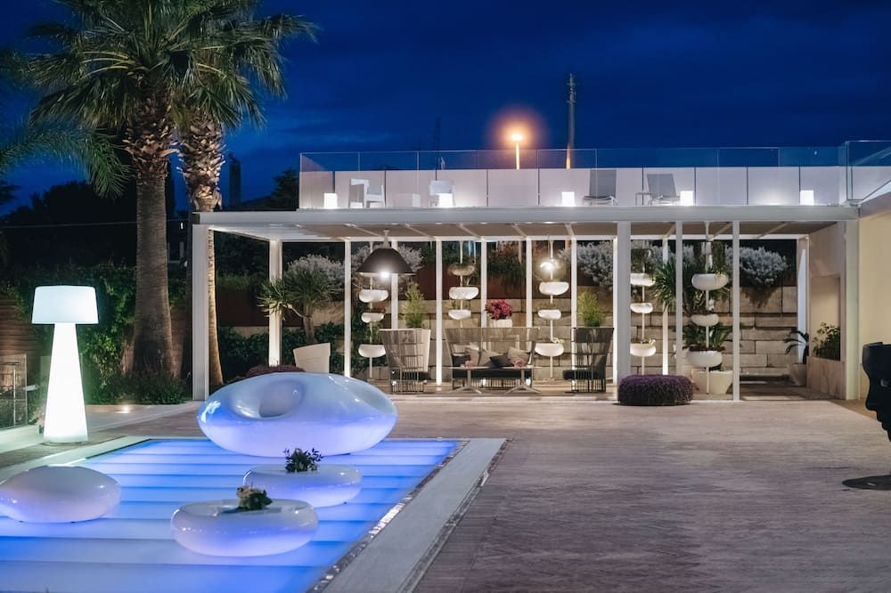 ميك بيستوم هوتل