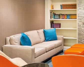Holiday Inn Express & Suites Burlington - Mount Holly By IHG - Westampton - Salónek