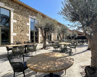Château de Villars - Pavezin - Patio