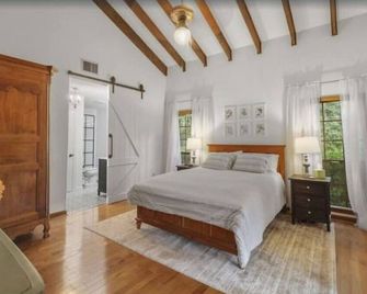 River Retreat 4acr Wood Paradise - Covington - Camera da letto