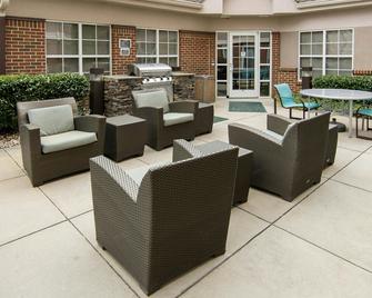 Residence Inn by Marriott Charlotte Piper Glen - Charlotte - Innenhof