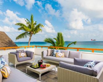 Four Seasons Resort Maldives at Landaa Giraavaru - Landaagiraavaru - Balcony