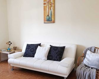 350mLaurel.Calefacción.Parking público.Centro.Wifi - Logroño - Living room