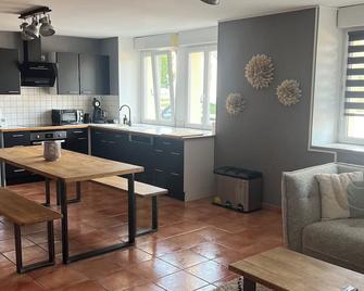 Maison aux pieds du circuit de Mirecourt - Baudricourt - Cocina