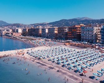 Hotel Polo Nautico - Salerne - Bâtiment