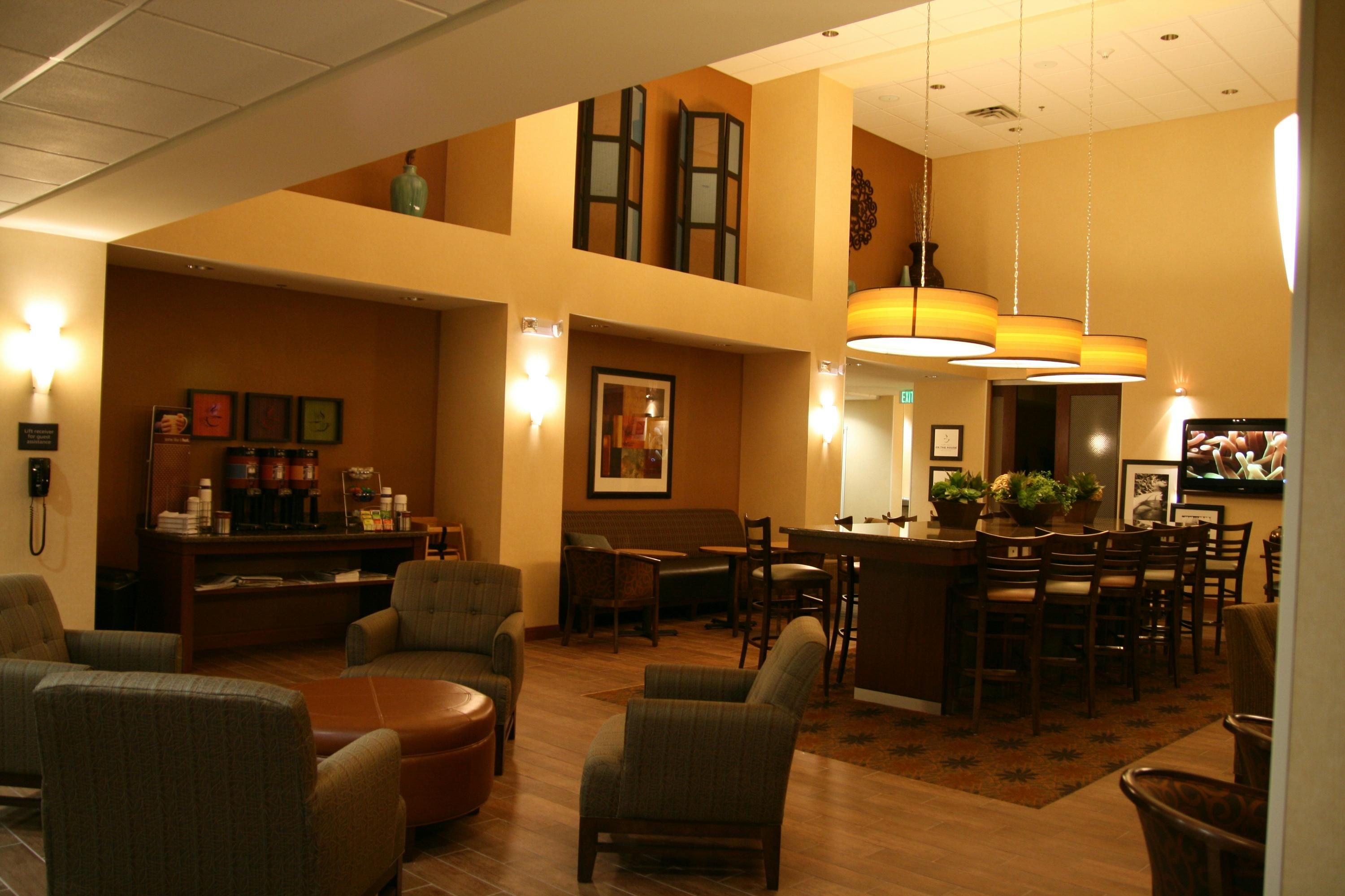 Hampton Inn & Suites Pueblo/North - Pueblo - Lounge