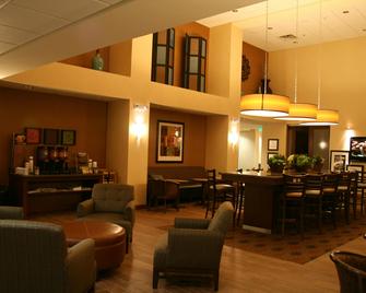 Hampton Inn & Suites Pueblo/North - Pueblo - Front desk