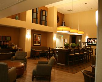 Hampton Inn & Suites Pueblo/North - פואבלו - טרקלין