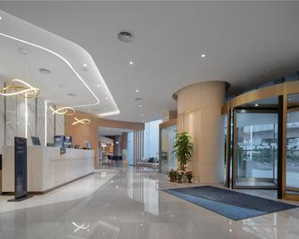 Holiday Inn Express Shanghai Jinqiao Central By IHG - Shanghai - Lobby