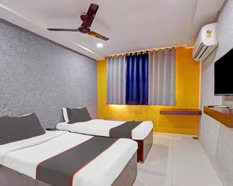 Hotel Mayura Ankleshwar - Ankleshwar - Bedroom