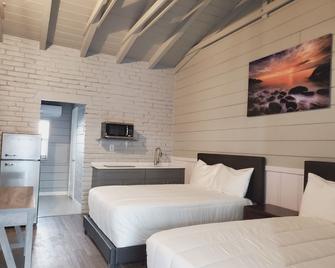 Adobe Hacienda Motel - Hollywood - Bedroom