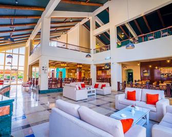 Marina Wadi Degla Hotel - Айн-Сохна - Лоббі