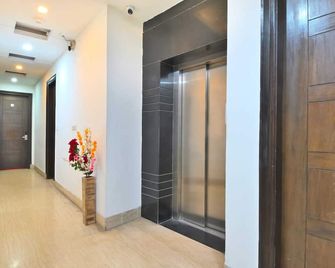 Hotel Bella Vista- Walking From New Delhi - New Delhi - Hallway