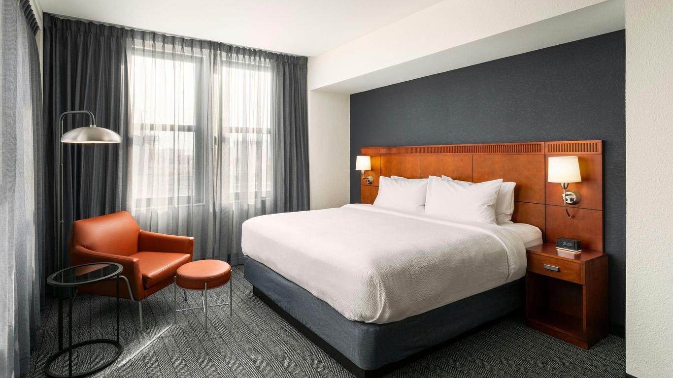 Courtyard by Marriott St. Petersburg Downtown