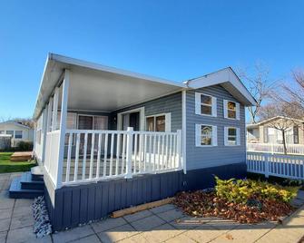 Beautiful Lake Erie Hangout - Sleeps 8 - Порт-Колборн - Будівля