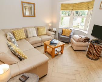Church View - Bourton-on-the-Water - Living room