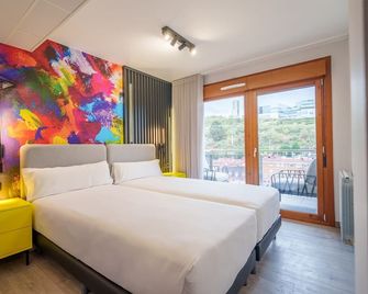 Spirit Apartamentos Atxuri - Bilbao - Bedroom