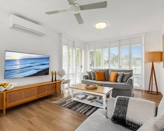 2 Bedroom Apartment With Ocean View @ Surf Dance - Coolum Beach - Living room