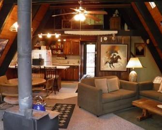 916 Kiowa - Echo Lake - Living room