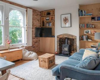 GuestReady - Beautiful stay in Peckham - London - Living room
