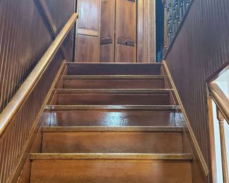 Charming Cabin 5 minutes from Sardis Lake Dam - Sardis - Stairs