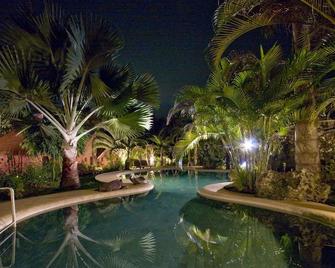 Sunset Bungalows Resort - Port Vila - Piscina