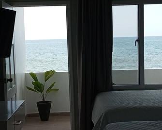 Top Floor stylish double with amazing view, part of Paseo Park, - La Ceiba