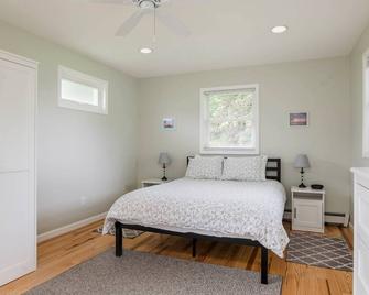 Beautiful Cottage Overlooking Bear Lake - Bear Lake - Bedroom